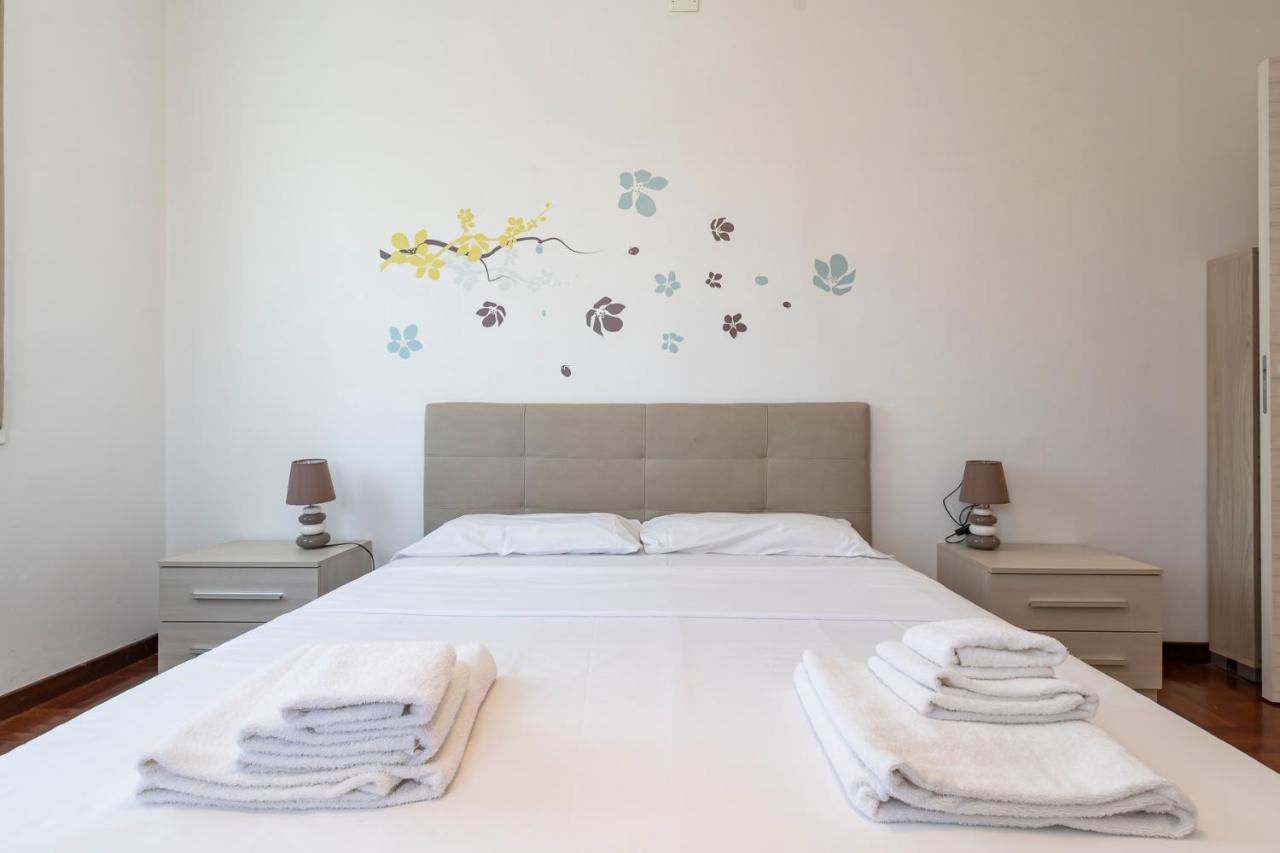 Big Apartment - Alcuino 7 Milan Bagian luar foto