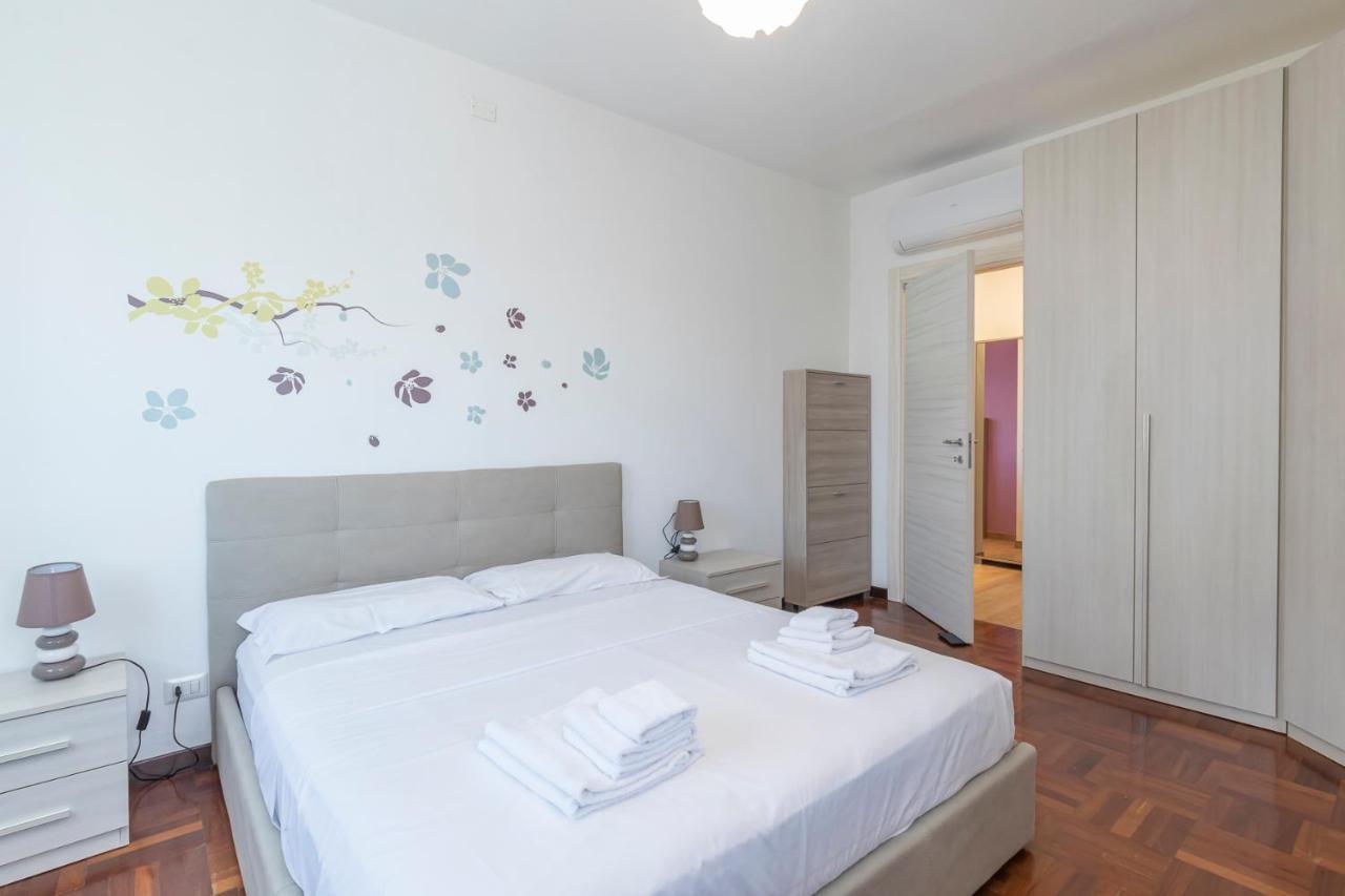 Big Apartment - Alcuino 7 Milan Bagian luar foto